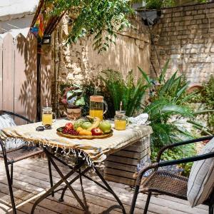 Modern-Rustic Haven in the City