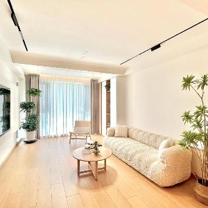 Pikkie Designer's Stylish 3 bds Flat @ city center
