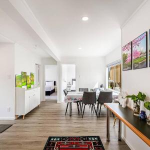 Spacious Renovated 3BR in Ellerslie I Zodiak Stays