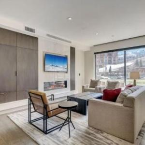 LIFT 509 | True Ski-In / Ski-Out Luxury | Steps to Sunrise Gondola
