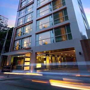 Amora NeoLuxe Suites Hotel