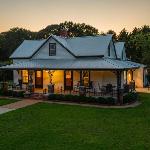 The Bulldog Farmhouse - 100 year old home Athens Georgia