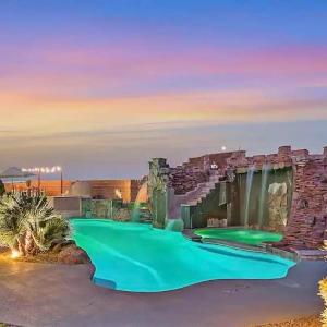 Luxury 5BR Villa Pool Hot Tub RV Friendly