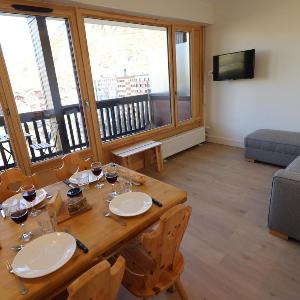 Appartement skis aux pieds balcon vue montagne WIFI 4 pers. - FR-1-502-541
