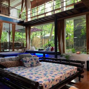 Griya Oma Nining-Large House with Swimming Pool