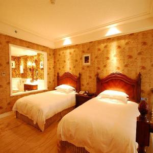 Hangzhou The First World Hotel