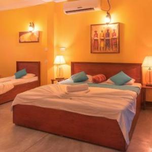 BLUE WHALES HOTEL