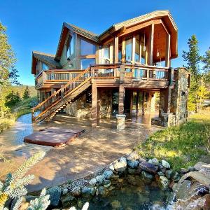 Four master suites VIEWS!! Hot tub private ski SHUTTLE sprawling entertaining areas!!