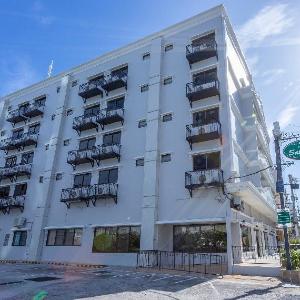 Sabai Inn nearby Central Marina