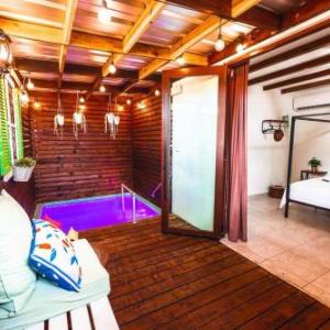 Catania 2 Suite W/private poolW/heater  WIFI.