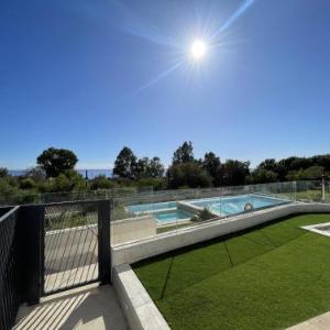 Luxury Sea View Apartment by United Renters