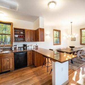 Private Berkshires Home On 5+ Acres Rustic & Chic