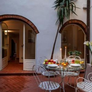 Casa al Dipinto Contemporary Apartment with