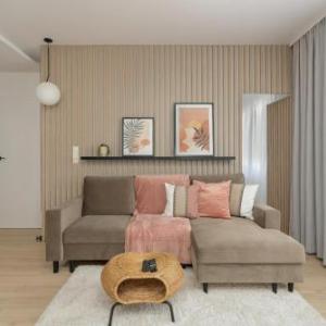 Elegant Apartment for 4 with Parking in Poznan by Noclegi Renters