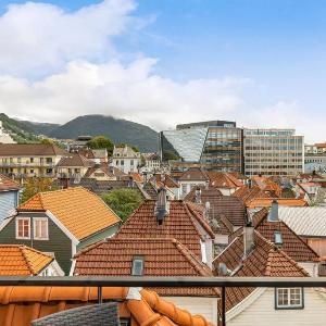 Dinbnb Apartments I Historical Two-Floor Apartment with Rooftop Panorama I 1645 Heritage