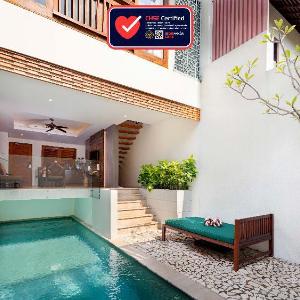 Villa Kayu Raja
