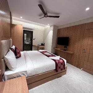 Hotel Sarc Inn Near Temple