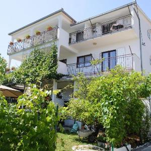Apartments with parking space Kastel Stafilic Kastela - 21948