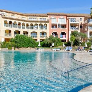 Appartement T2 climatisé avec piscine proche plage port commerces et parking privé - FR-1-768-15