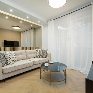 Black and Beige Apartment with Balcony and Parking in Wrocław by Noclegi Renters