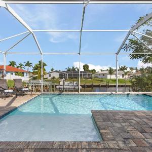 Minutes to the River! Dock and Pool - Villa Gold Coast - Roelens Vacations