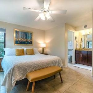 Spacious Tucson Retreat 3 King Beds PoolsSpas Mountain Views HikingGolf