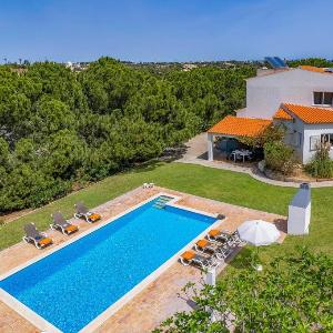 Villa Amoreira by Villa Plus