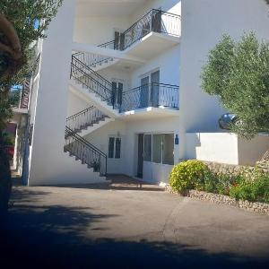 Apartments with parking space Makarska - 21823