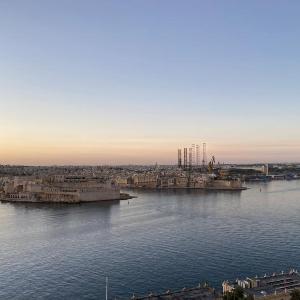 HARBOUR VIEW - Large 2BR Apartment
