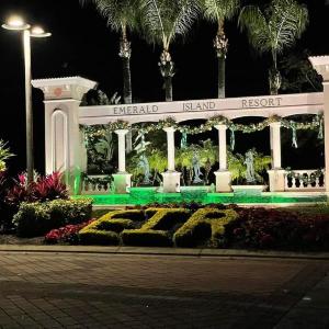 4 BED 3 BATH IN A GATED COMMUNITY WITH POOL villa