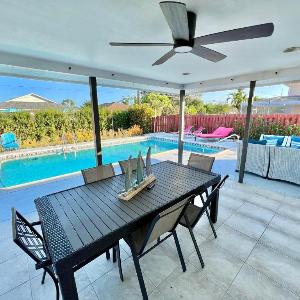 Aqua Blue | Close to Beach | Heated Pool | Hammock & Firepit