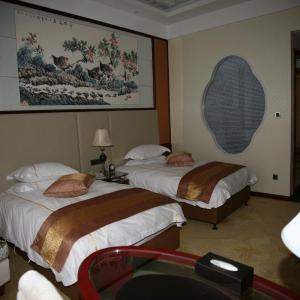 Home Inn Plus Wuhan Zhongnan Metro Station Dream Times