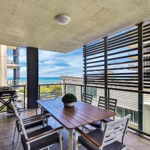 Ocean Breeze Retreat: Kings Coastal Apartment