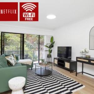 Urban Boho Chic 2BR Retreat w Balcony Perth CBD