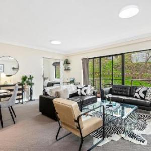 Designer 2BR Near CBD Large Balcony & Views