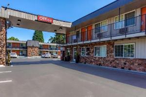 Econo Lodge Inn & Suites West Portland/Hillsboro, Hillsboro