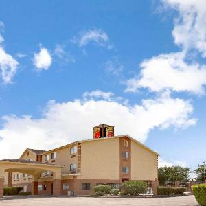 Super 8 by Wyndham Pasadena