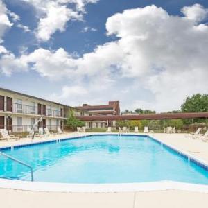 Hotels near KFC Yum Center - Ramada by Wyndham Louisville North