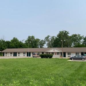 Hotels near Rockstar Lounge Fort Wayne - Wayne Motel
