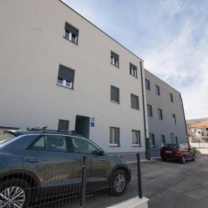 Apartments with hot tub Trogir - 22015