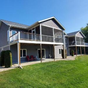 Beautiful 4+ bed 3 bath Condo 20 minutes to Madison
