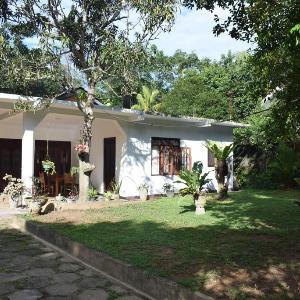Batawala Resort One AC Room - weligama