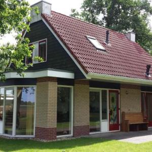 Tidy house with garden close to De Lemelerberg