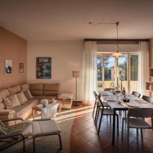 Welcome to Casa di Lucca - Your Friendly Retreat with Terrace and Parking
