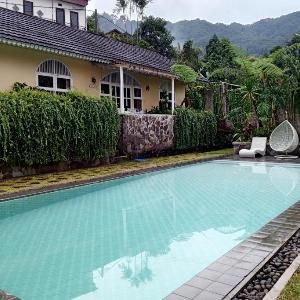 Urbanview Resort D'Oasis Mountain Puncak by RedDoorz