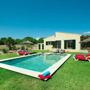 Villa Figueral by Villa Plus