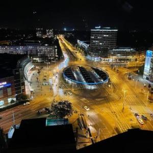 100m2 penthouse on top of the city 1000Mb/s airc.