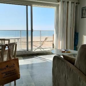 Bel Apt 2 Chambres en Front de Mer + Terrasse et Garage Privé - FR-1-323-324
