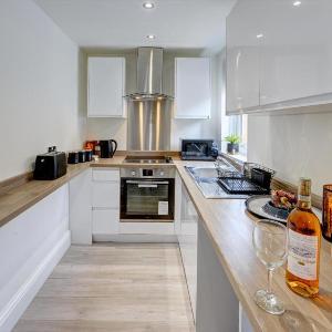 Knighton 2-Bedroom Cottage - Free Parking Contractor friendly