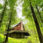 Private Hideaway with Hot Tub - Stylish & Serene